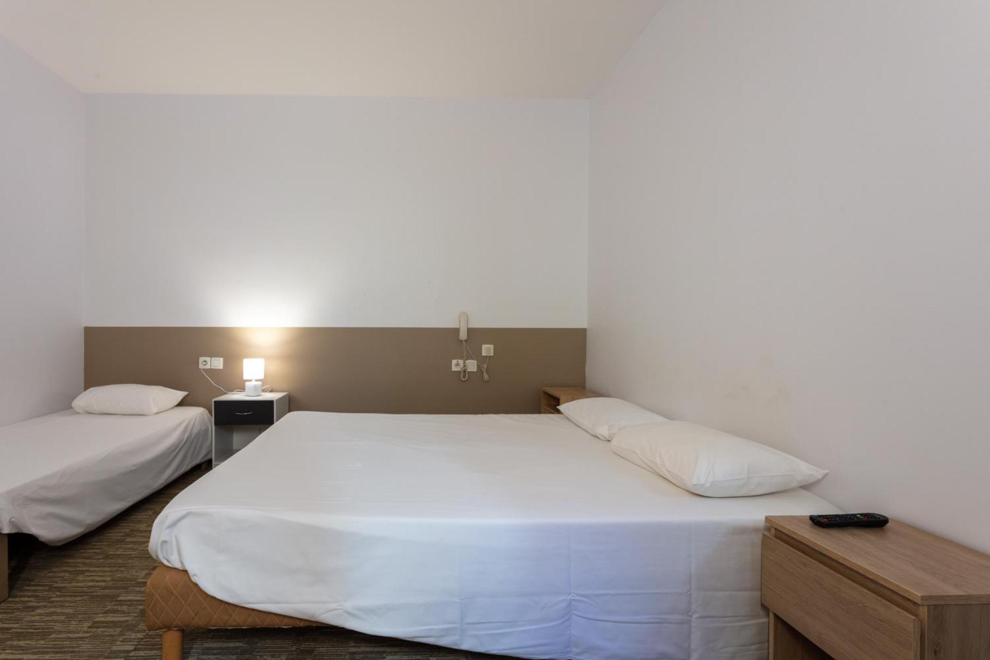Du Clocher Hotel 2*